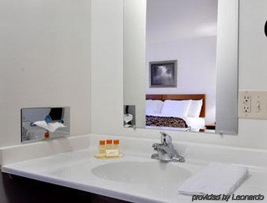 Econo Lodge Rice Lake Room photo
